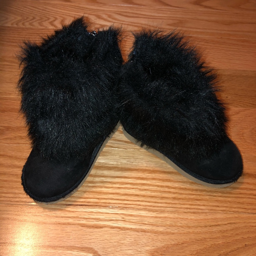 Black fur boots